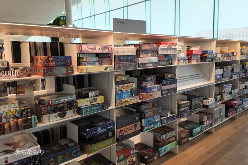 ヘルシンキ中央図書館「Oodi」の内部、ボードーゲームも借りられる