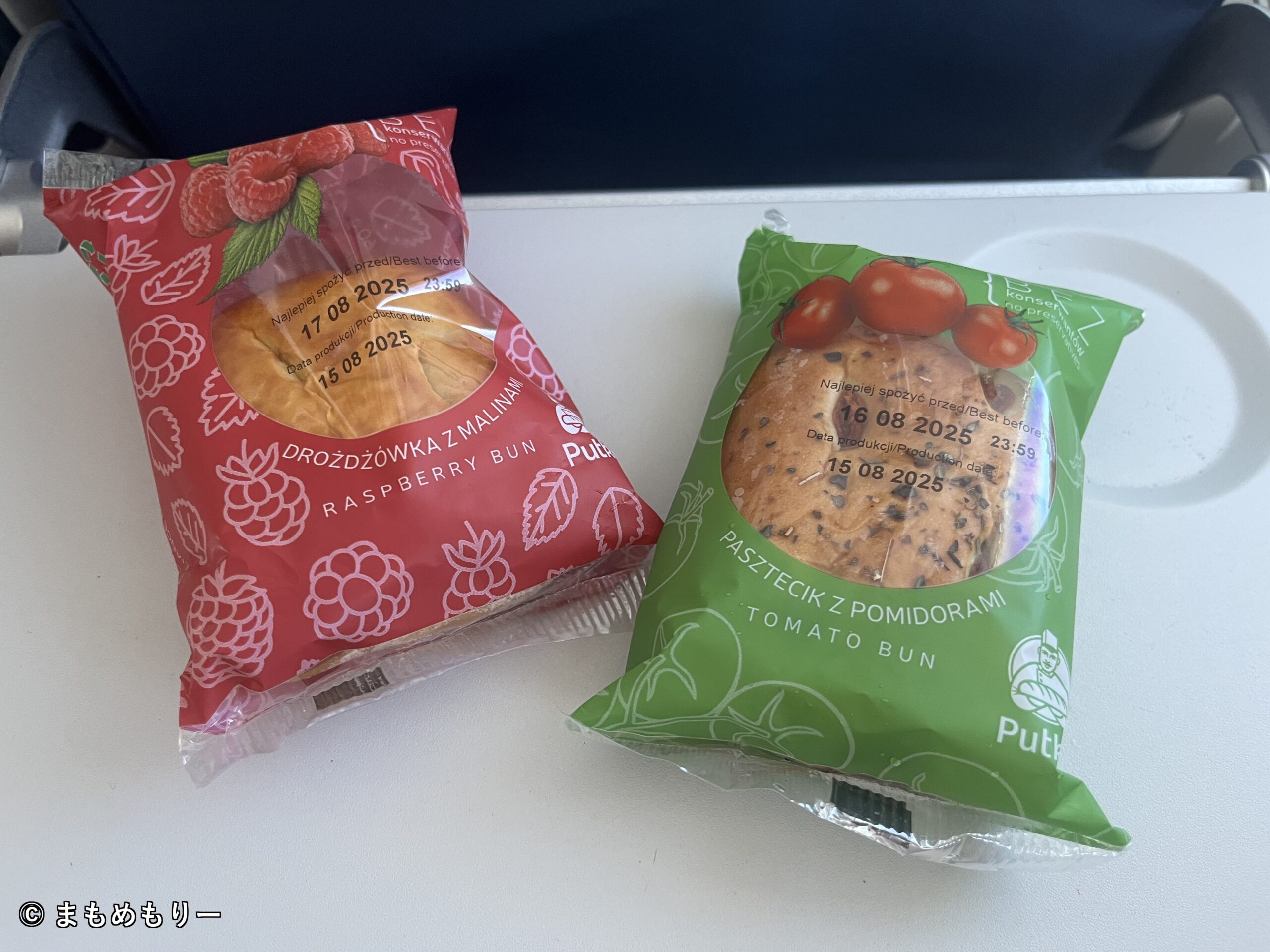 ワルシャワからバルセロナ便の機内軽食パン
