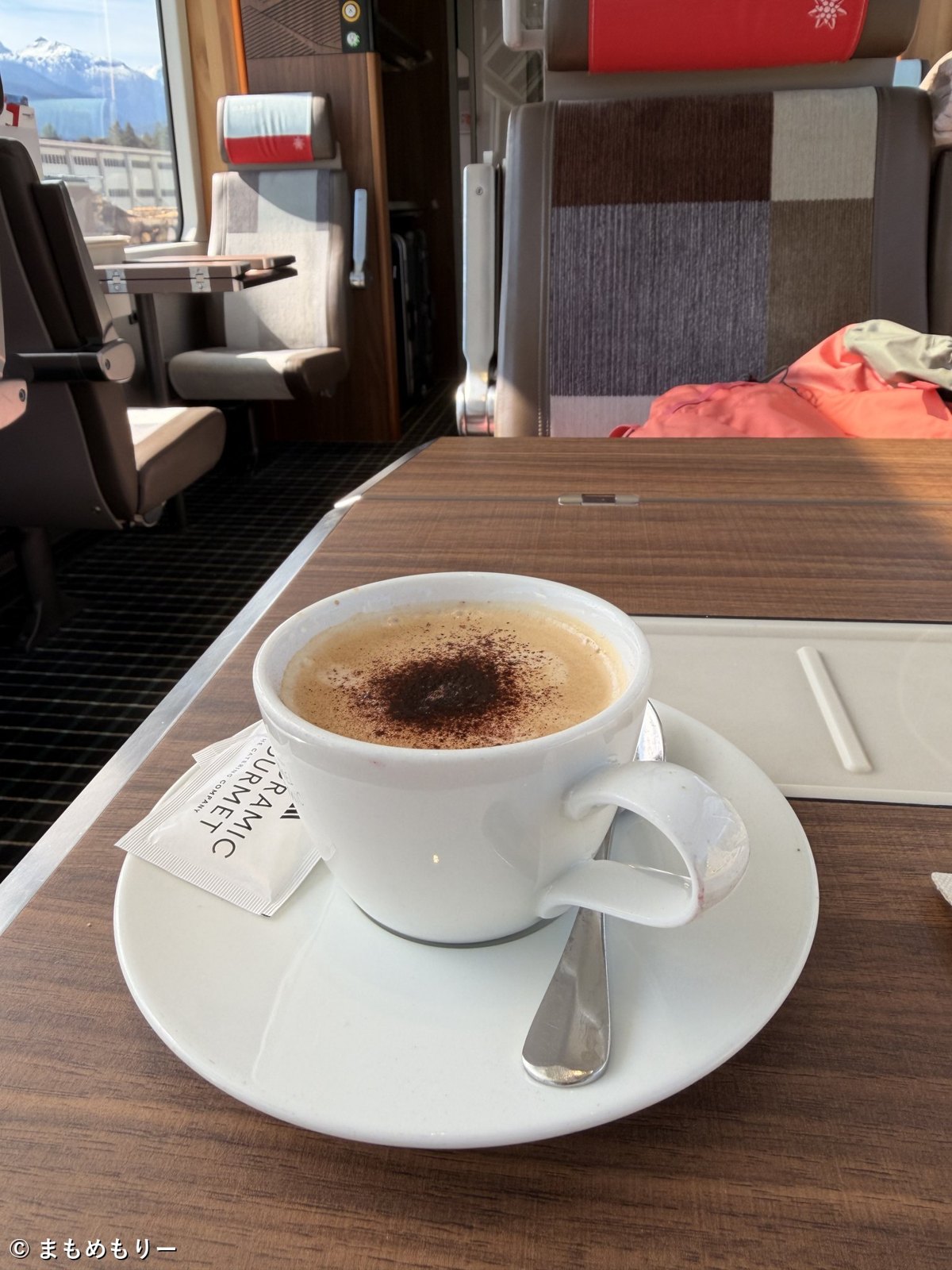 氷河特急の座席で提供されたコーヒー