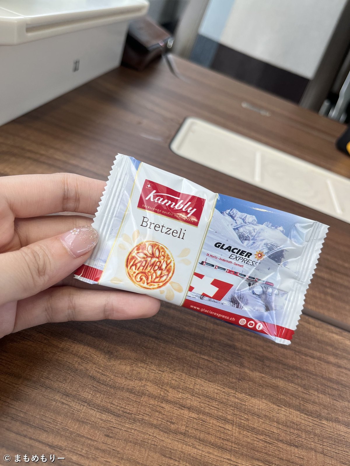 氷河特急のロゴ入りパッケージのKamblyのお菓子