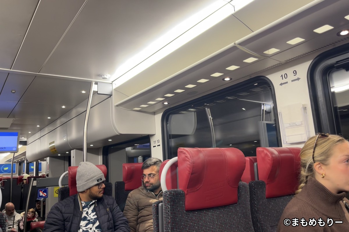 帰りに乗ったユングフラウ鉄道の車内