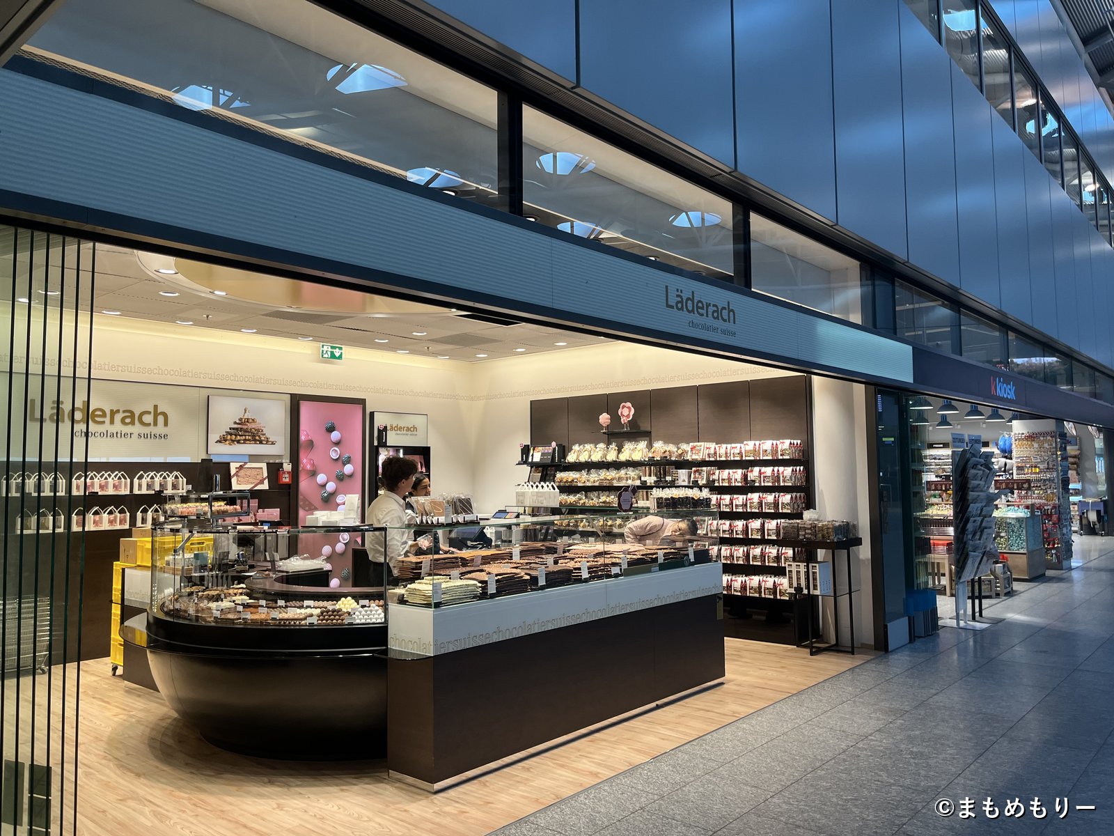 チューリッヒ空港のレダラッハ(Läderach)店舗